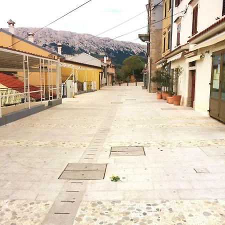 Aurelia Apartment *