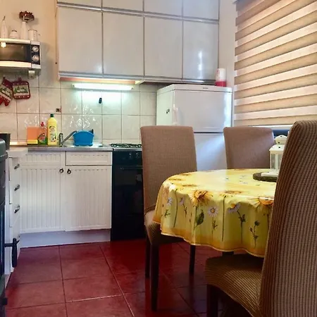 Aurelia Apartment *